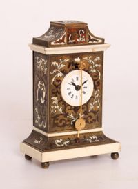 Een miniatuur Oostenrijks ivoor en Boulle zappler klokje, circa 1840 - afbeelding 1