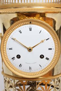 Een fraaie Franse Empire verguld bronzen vaaspendule, Angevin A Paris, circa 1800 - afbeelding 3