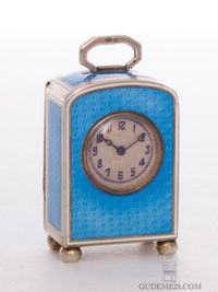 Een miniatuur Zwitsers Art Deco guilloche emaillen reisklokje, circa 18920 - afbeelding 1