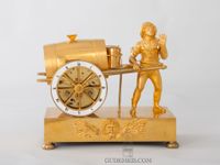 Een Franse Empire verguld bronzen pendule, Waterverkoper, circa 1810. - afbeelding 2