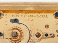 Een miniatuur Frans verguld messing reisklokje Le Roy & Fils, circa 1890. - afbeelding 2