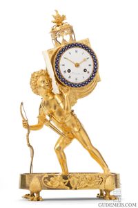Une pendule en bronze doré de l'Empire français "amour avec lanterne magique", vers 1800. - image 1