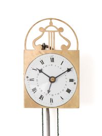 Een miniatuur Oostenrijks messing ‘Brettl Uhr’ wandklokje, circa 1850 - afbeelding 2