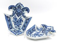 Pair of Dutch Delft Fleur-de-Lys Sweetmeat Dishes - image 4