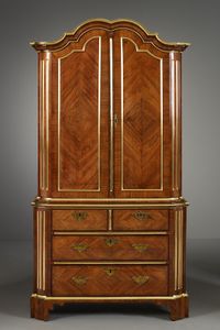 Een Belangrijk Hollands Schrijfmeubel, ca. 1740 - afbeelding 1