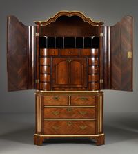Een Belangrijk Hollands Schrijfmeubel, ca. 1740 - afbeelding 2