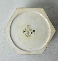 Rozenburg Art Nouveau eggshell porcelain lidded box, 1904 - image 3