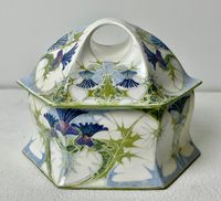 Rozenburg Art Nouveau eggshell porcelain lidded box, 1904 - image 1