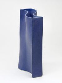 Jan van der Vaart, Golvende blauw geglazuurde vaas, multipel, 1999 - afbeelding 2