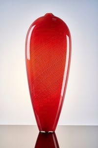 Lino Tagliapietra (Murano 1934), zeer grote, rode glazen vaas met zwart filigrano - afbeelding 1