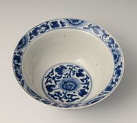 A Chinese porcelain klapmuts bowl - image 7