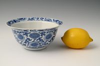 A Chinese porcelain klapmuts bowl - image 2