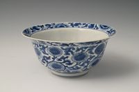 A Chinese porcelain klapmuts bowl - image 4