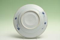 Een set van zes Chinese porseleinen borden - afbeelding 3