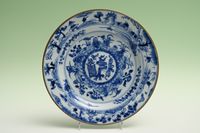Een set van zes Chinese porseleinen borden - afbeelding 2