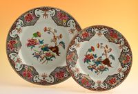 Twee Chinees porseleinen Famille Rose schotels - afbeelding 1