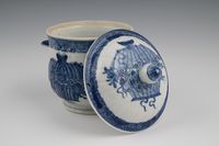 A Chinese porcelain sugar candy pot with cover - image 3