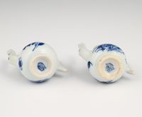 Een zeldzaam stel Chinees porseleinen miniatuur kannetjes. - afbeelding 6