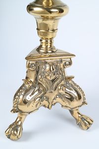 Een stel 17de eeuwse bronzen kandelaars - afbeelding 3