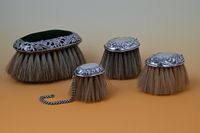 Four brushes, silver mounted. 1500,- for the set - image 1