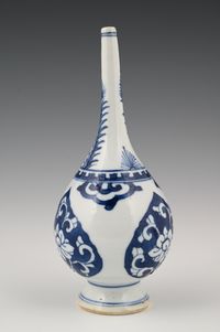 A Chinese porcelain rosewater sprinkler - image 4