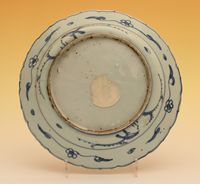 A Chinese porcelain saucer - image 2