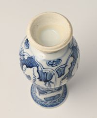 A Chinese porcelain vase - image 7