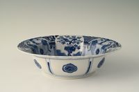 A Chinese porcelain bowl - image 3
