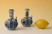 A pair of Chinese porcelain Kendi's - image 1