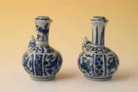 A pair of Chinese porcelain Kendi's - image 3