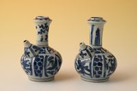 A pair of Chinese porcelain Kendi's - image 2