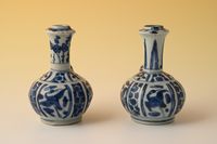 A pair of Chinese porcelain Kendi's - image 4