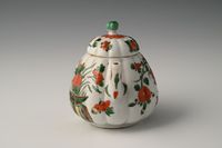 A Chinese porcelain teapot - image 5