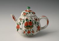 A Chinese porcelain teapot - image 1