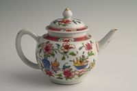 A Chinese porcelain teapot - image 1