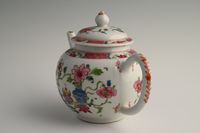 A Chinese porcelain teapot - image 3
