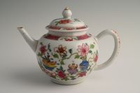 A Chinese porcelain teapot - image 2