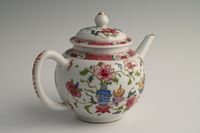 A Chinese porcelain teapot - image 5