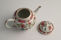 A Chinese porcelain teapot - image 6