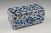 A rare Chinese porcelain inkwell - image 2