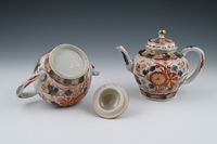 A pair of Chinese porcelain  Imari teapots - image 3