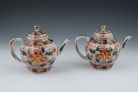 A pair of Chinese porcelain  Imari teapots - image 1