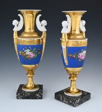 A pair of Empire porcelain vazes - image 3