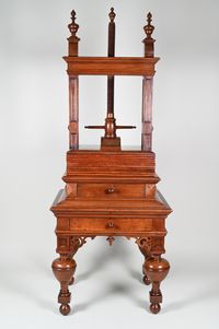 Renaissance Linen and Napkin presses - image 2