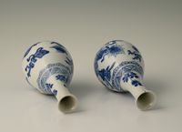 A pair of Chinese porcelain vases - image 7