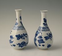 A pair of Chinese porcelain vases - image 5