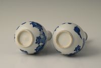 A pair of Chinese porcelain vases - image 6