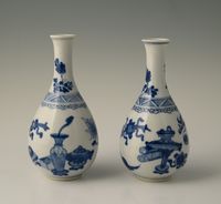 A pair of Chinese porcelain vases - image 4