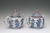 Een paar grote Chinese Imari theepotten - afbeelding 3