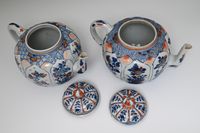 Een paar grote Chinese Imari theepotten - afbeelding 7